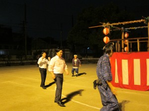 新道小学校盆踊り02